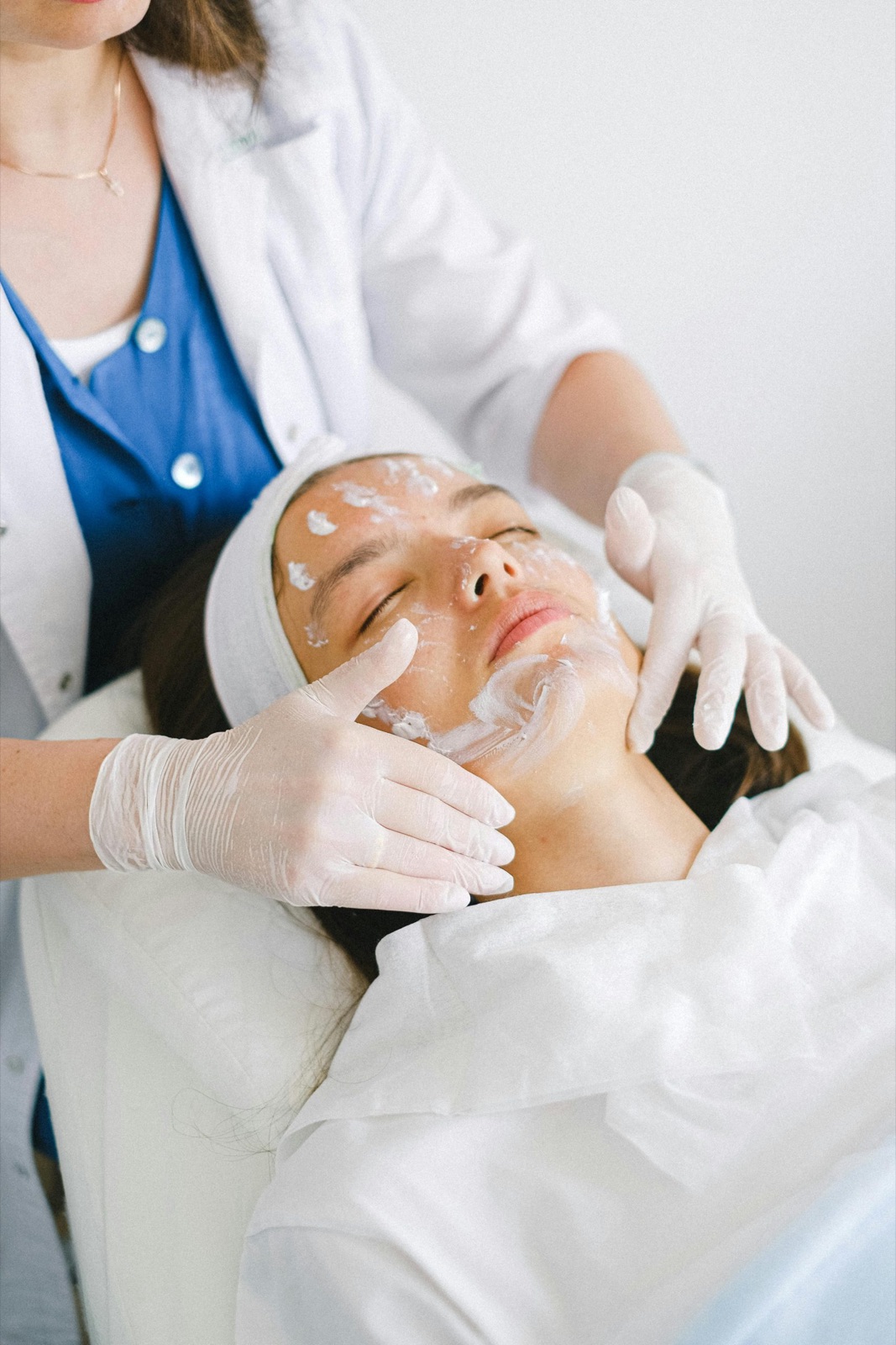 A dermaplaning facial being performed in clinic